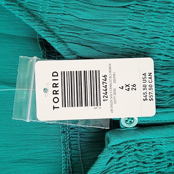 New Torrid CRINKLE GAUZE SMOCKED BUTTON FRONT TOP Size 4 - Picture 6 of 12